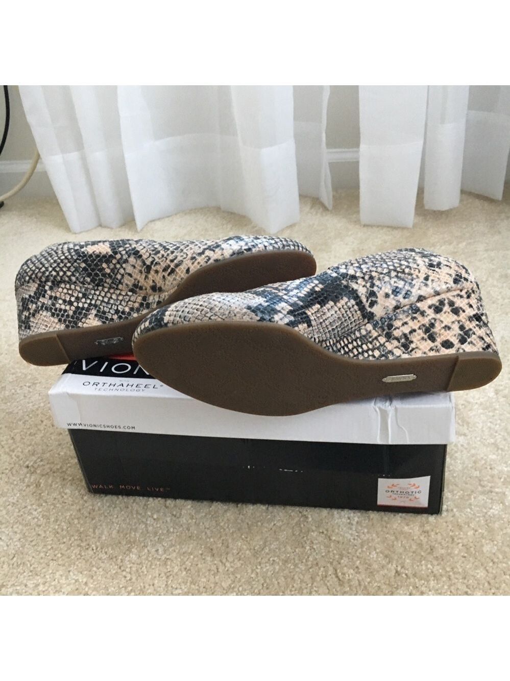 𝅺VIONIC cushioned snakeskin wedge - Picture 6 of 10